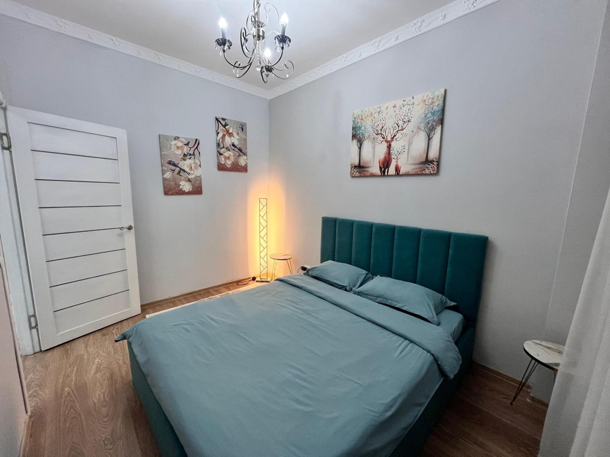 2-Х Комнатная В Золотом Квадрате Leilighet Almaty Eksteriør bilde